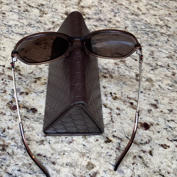 Authentic Gucci sunglasses with case - Picture 10 of 13